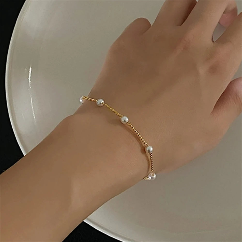Women Simple Pearls Bracelets Vintage Beads Metal Chain Bracelet Fashion Luxury Design Elegant Stacked Wear Jewelry Charm Gifts