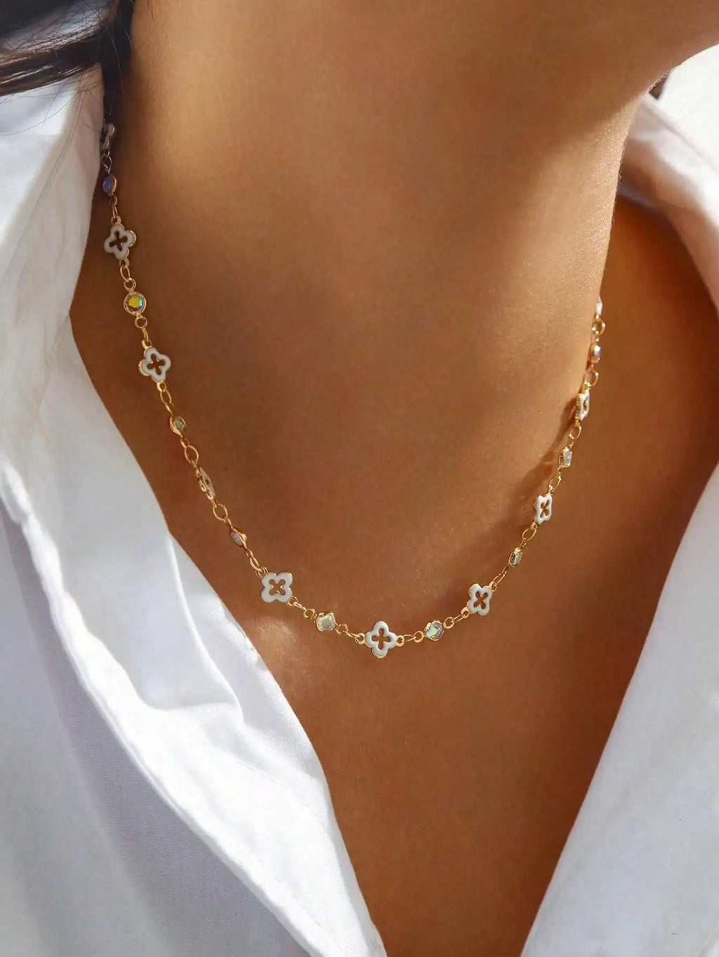 Women's Necklace, Flower Necklace, Suitable for Everyday Wear and Party Occasions, Fashionable Accessory, Gift for Women.
